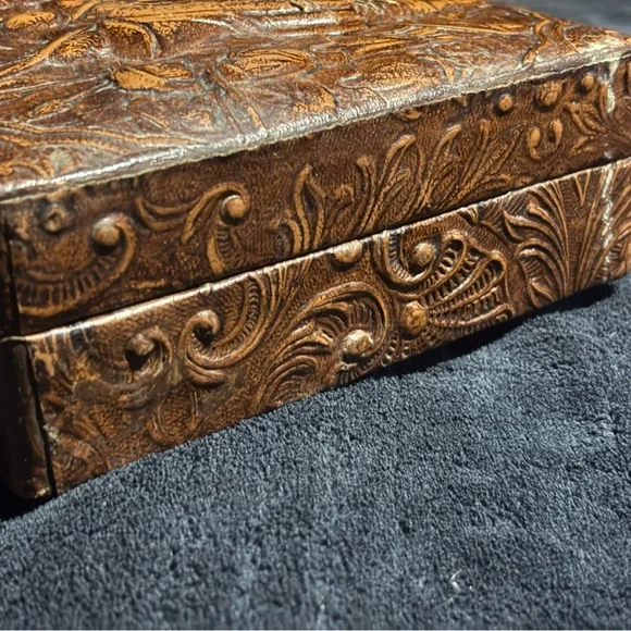 Beautifully Crafted Vintage Wood / Leather Cigar Box (Spain) - Picture 9 of 9